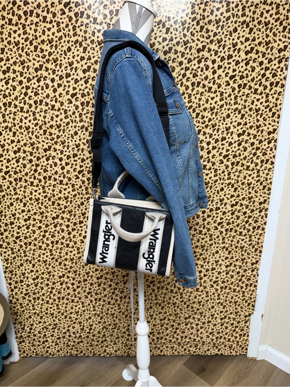 Wrangler Black and Cream Crossbody Tote - Picture 2 of 16
